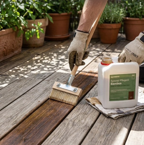 AMBOOO Terrassen-Pflegeset Basic zur Pflege, Farbauffrischung und zum Schutz von Bambus-Terrassendielen.