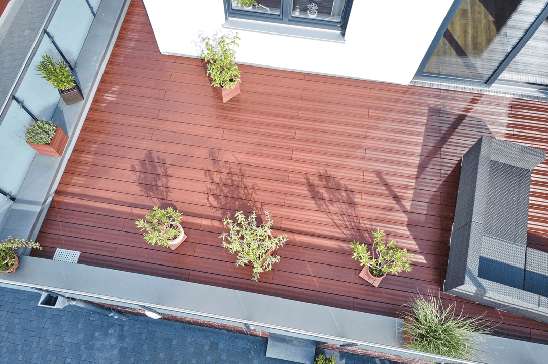 Eine Dachterrasse mit der Bambus- Terrassendiele Varadero erstellt.