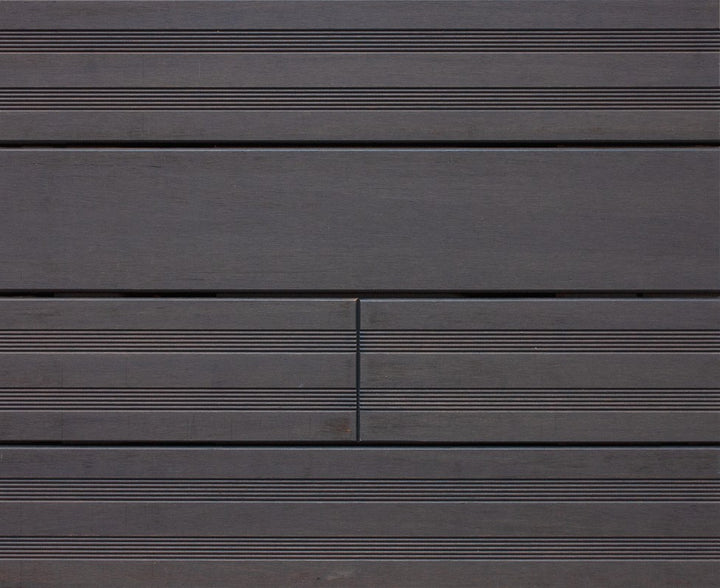 Bambus Terrassendiele Matanzas in Granit Grey, beidseitig verwendbar. Witterungsbeständiges Terrassenholz.