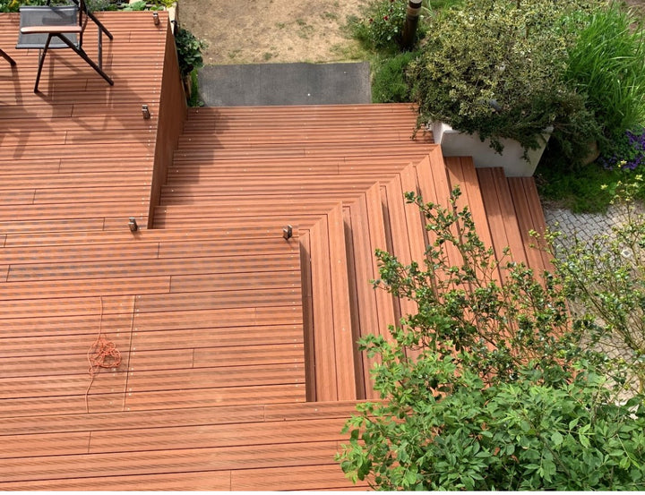 Nachhaltiges Terrassen Sets mit Bambusdielen vorgeölt und glatter Oberfläche.