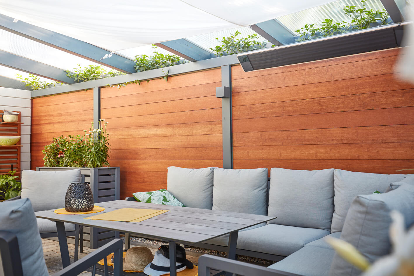 Terrassenabtrennung aus Bambuszäunen von ambooo.